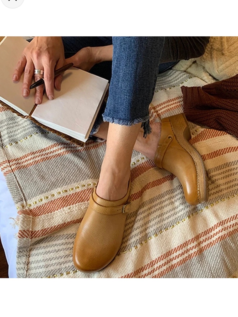 Dansko Baylor Women's Clogs Tan
Oiled Pull Up Leather
$154.95 size 37 US 6.5-7